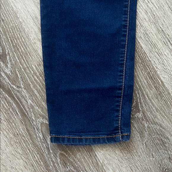 VIP Women's Slim Fit Jeans in Dark Blue EUC - Picture 4 of 8